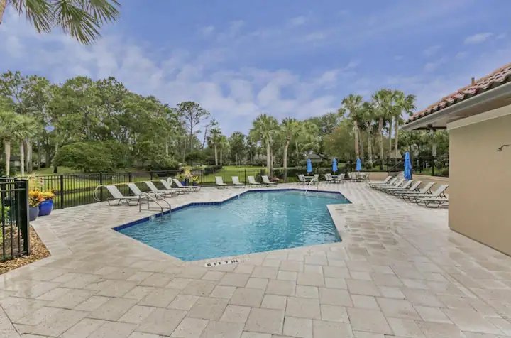 sawgrass community pool